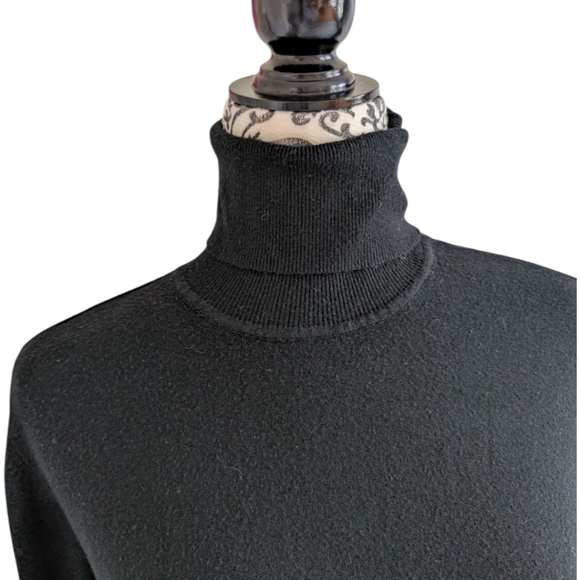 Jolie Sweater Womens Medium Roll Neck Elevated Basic Cashmere Black Long Sleeves - Picture 5 of 10